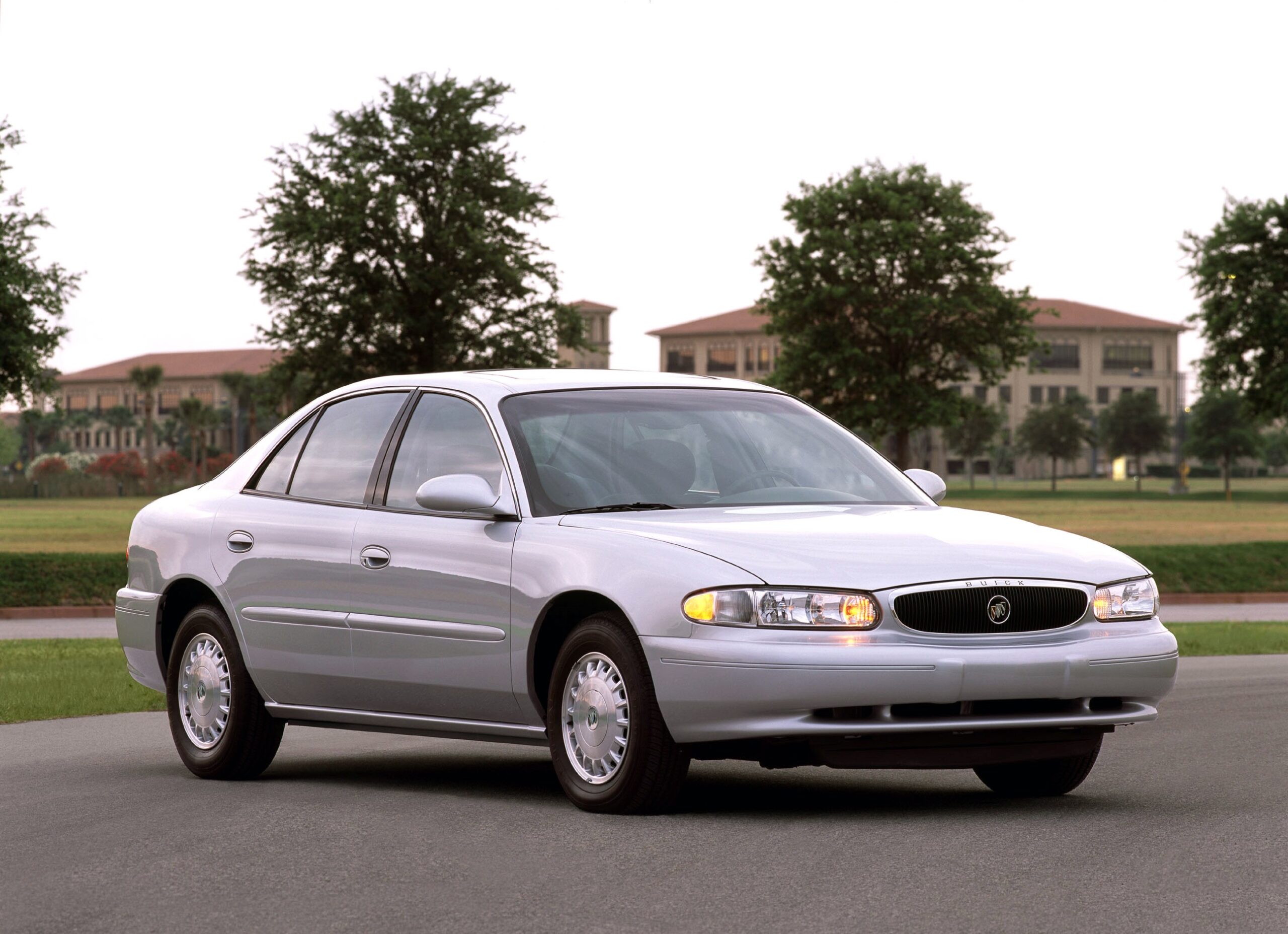 découvrez la buick century, une berline emblématique alliant élégance et performance. avec son design raffiné et ses fonctionnalités avancées, la century offre une expérience de conduite inégalée. idéale pour les familles et les amoureux de la route, elle garantit confort et sécurité à chaque voyage.