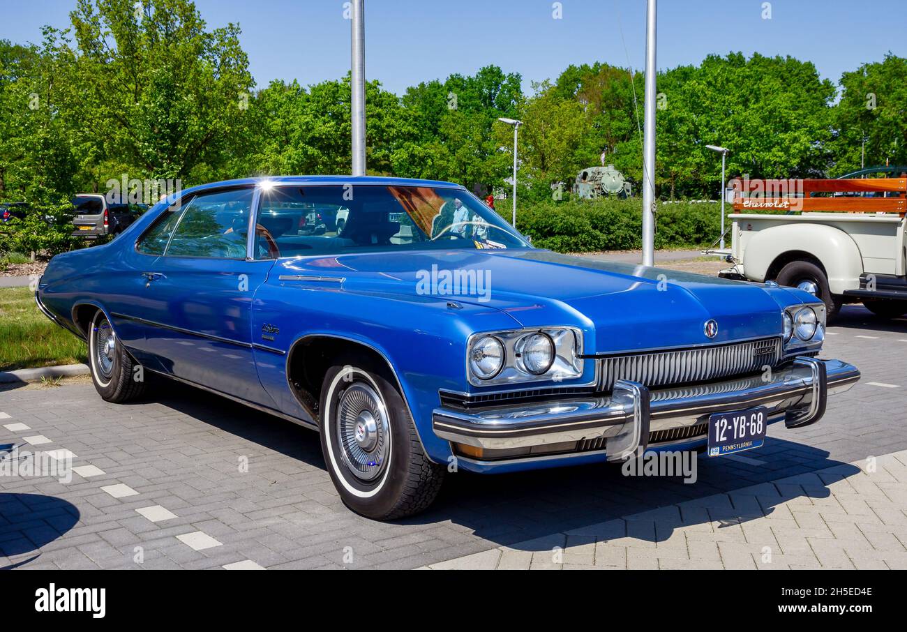 découvrez la buick lesabre, une berline pleine de caractère alliant confort, performance et élégance. apprenez-en plus sur ses caractéristiques, son design raffiné et son héritage automobile.