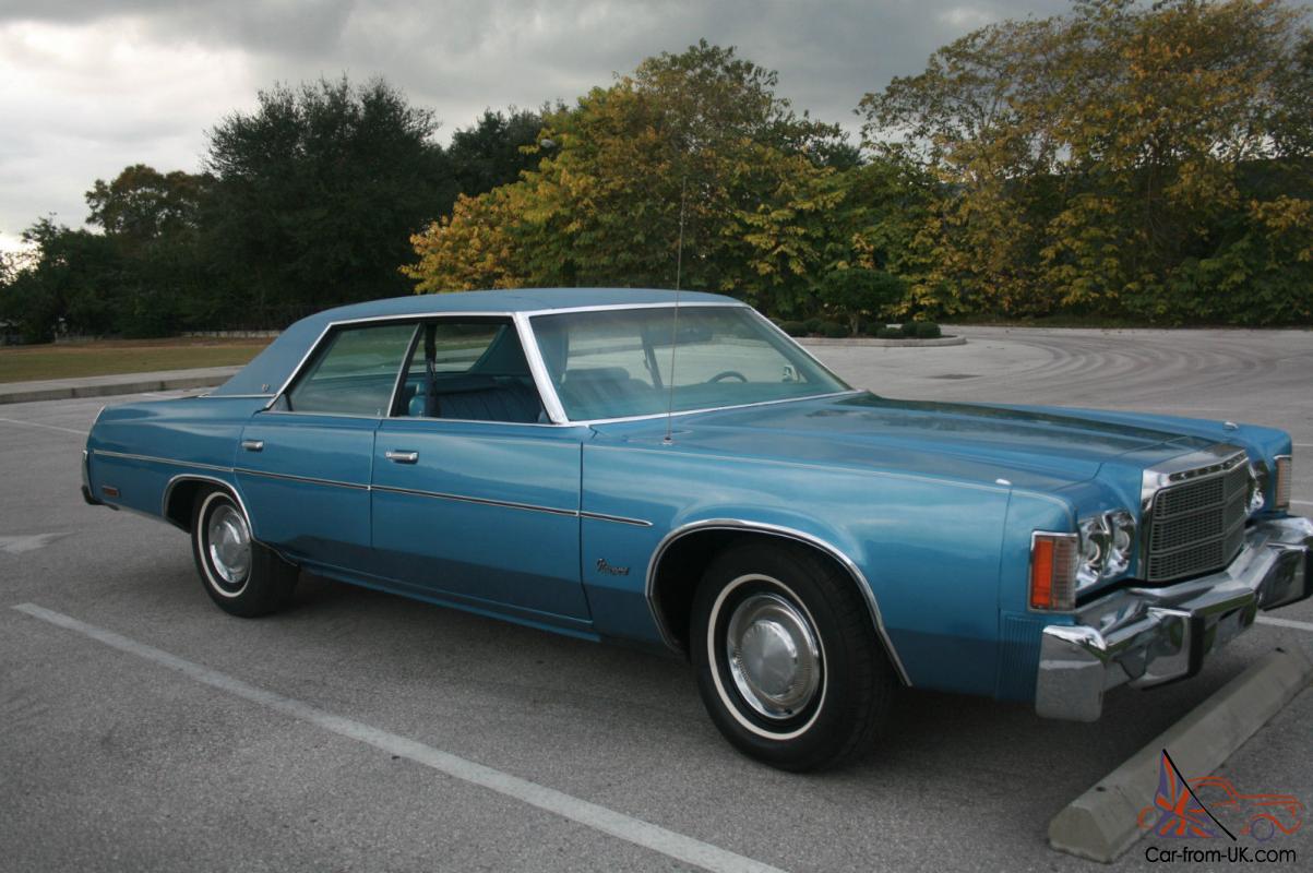 découvrez la chrysler newport, une berline emblématique alliant élégance, confort et performance. plongez dans l'univers de cette voiture classique qui allie design vintage et innovation technique, parfaite pour les passionnés d'automobile.
