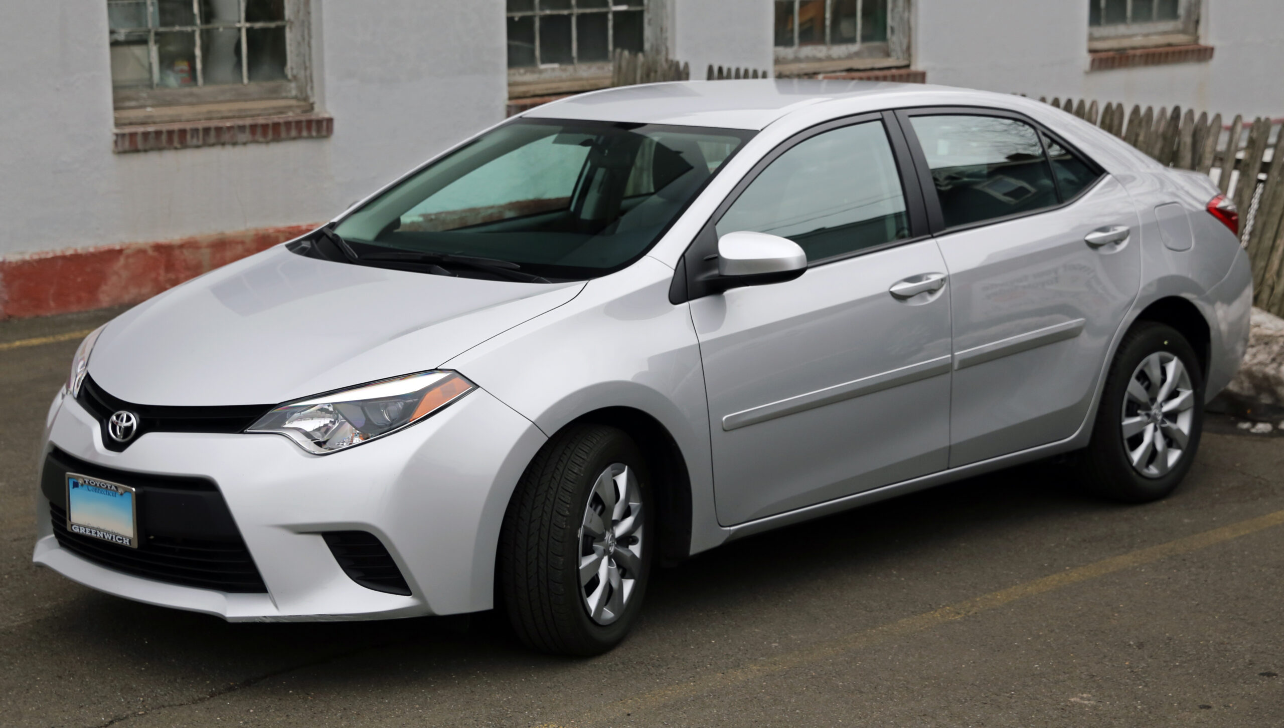 découvrez la toyota corolla, une berline fiable et élégante, alliant performance, confort et technologies modernes pour une conduite agréable au quotidien. idéale pour les citadins et les grandes escapades, la corolla se distingue par son design raffiné et sa consommation optimisée.