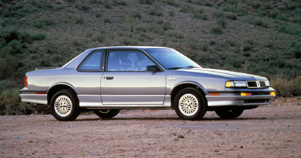 découvrez la cutlass ciera diesel, une berline emblématique alliant confort et performance. explorez ses caractéristiques techniques, son design élégant et son efficacité énergétique remarquable qui en font un choix idéal pour les passionnés de voitures classiques et les amateurs de conduite. plongez dans l'univers de cette voiture qui a marqué son époque.