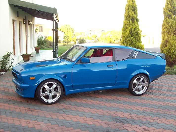 découvrez la datsun b210, une berline emblématique des années 1970, alliant style rétro et performances fiables. explorez son design unique, ses caractéristiques techniques et son impact sur l'histoire automobile.