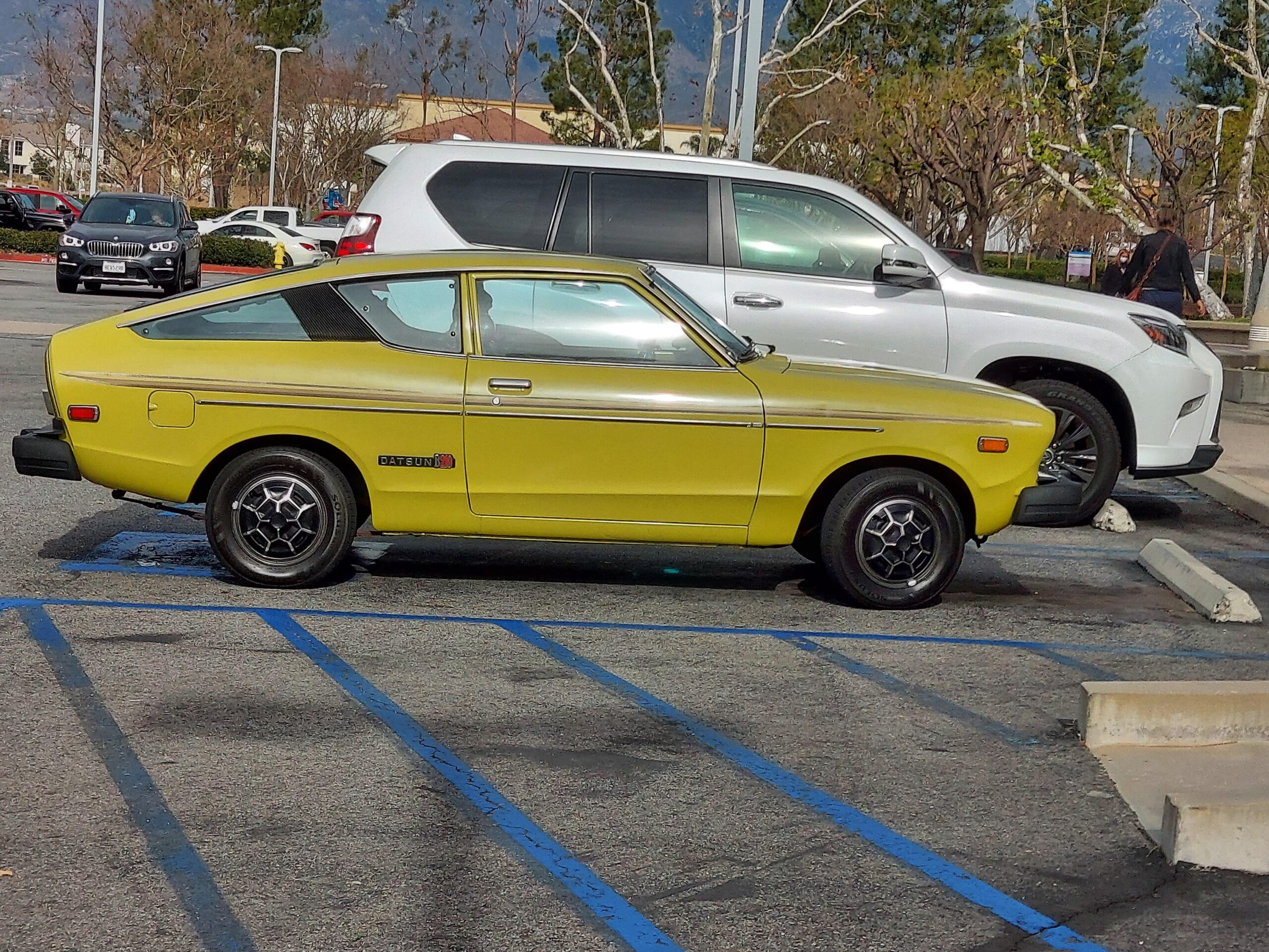 découvrez la datsun b210, une berline emblématique des années 70, alliant style rétro et performances fiables. explorez ses caractéristiques uniques, son design compact et son histoire fascinante qui continue d'attirer les passionnés d'automobiles classiques.