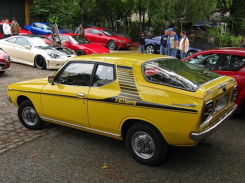 découvrez la datsun f-10, une voiture emblématique des années 70, alliant design rétro et performances dignes des meilleurs modèles de l'époque. plongez dans l'histoire de cette automobile unique qui a marqué son temps.