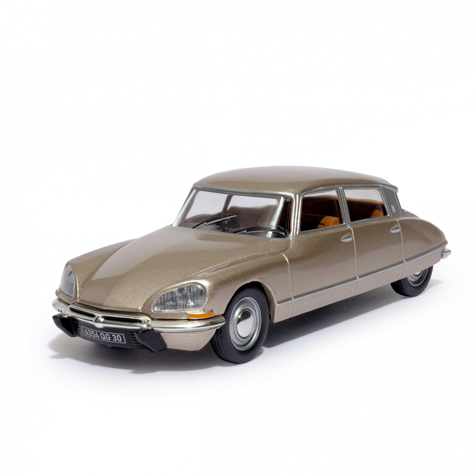 découvrez la ds-21, une berline emblématique du design français alliant élégance et technologie innovante. plongez dans l'histoire de ce véhicule iconique qui a redéfini le paysage automobile des années 60 avec son style audacieux et ses performances exceptionnelles.