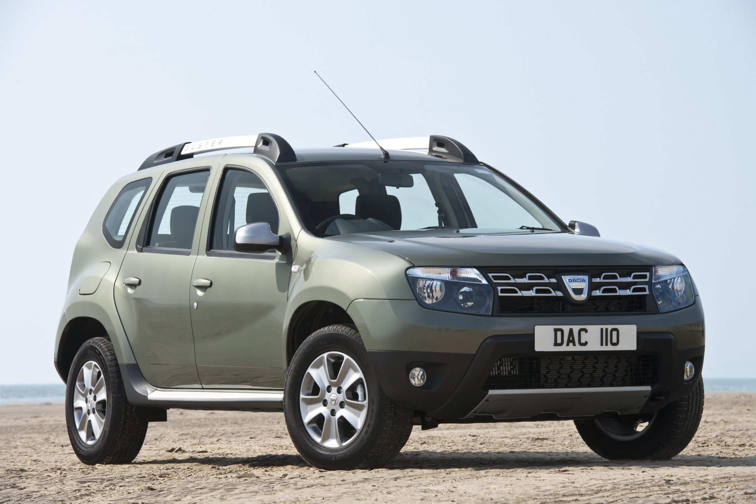 découvrez le duster, un suv alliant robustesse et confort, parfait pour vos aventures en ville comme à la campagne. explorez des caractéristiques innovantes et un design moderne qui font de ce véhicule un choix idéal pour les amateurs de plein air et les familles en quête d'espace.
