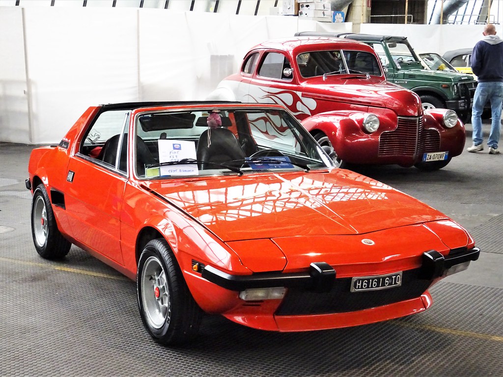 découvrez le fiat x1/9, un roadster emblématique alliant design italien et performance sportive. appréciez son style unique, sa conduite agile et son histoire fascinante, tout en explorant ses caractéristiques techniques. plongez dans l'univers de cette voiture vintage qui continue de séduire les passionnés d'automobile.