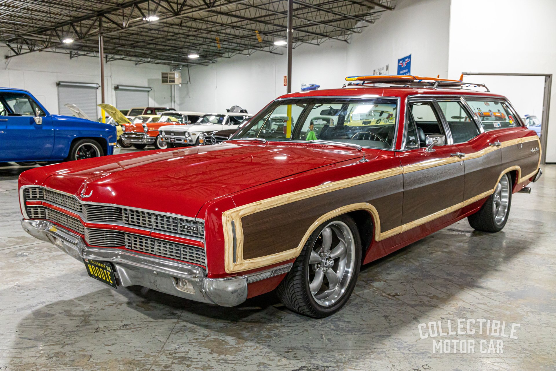 découvrez la ford country squire, un emblème de l'élégance et du confort. avec son design iconique et son intérieur spacieux, cette voiture familiale des années 50 à 90 allie style vintage et fonctionnalité. explorez l'histoire et les caractéristiques de ce véhicule emblématique qui continue de séduire les amateurs de classiques.