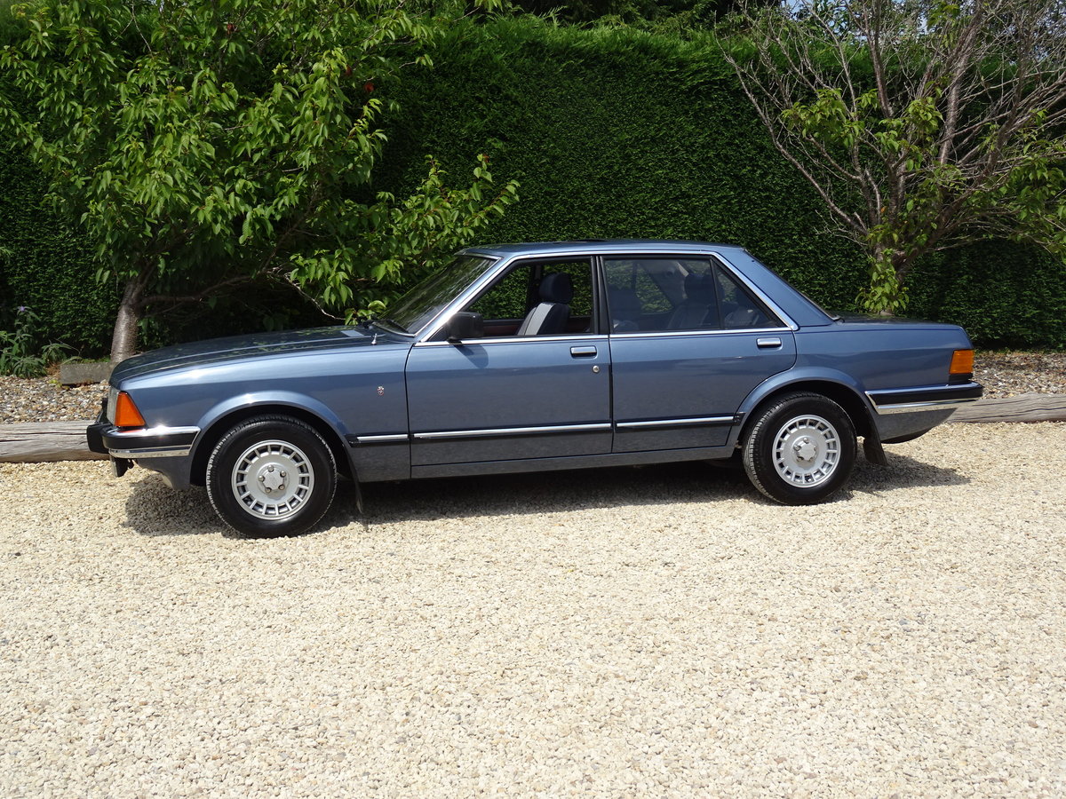 découvrez la ford granada ghia, une berline emblématique des années 70 offrant un mélange parfait de style, de confort et de performances. explorez son design sophistiqué et ses caractéristiques luxueuses qui en font un modèle apprécié des passionnés d'automobile.