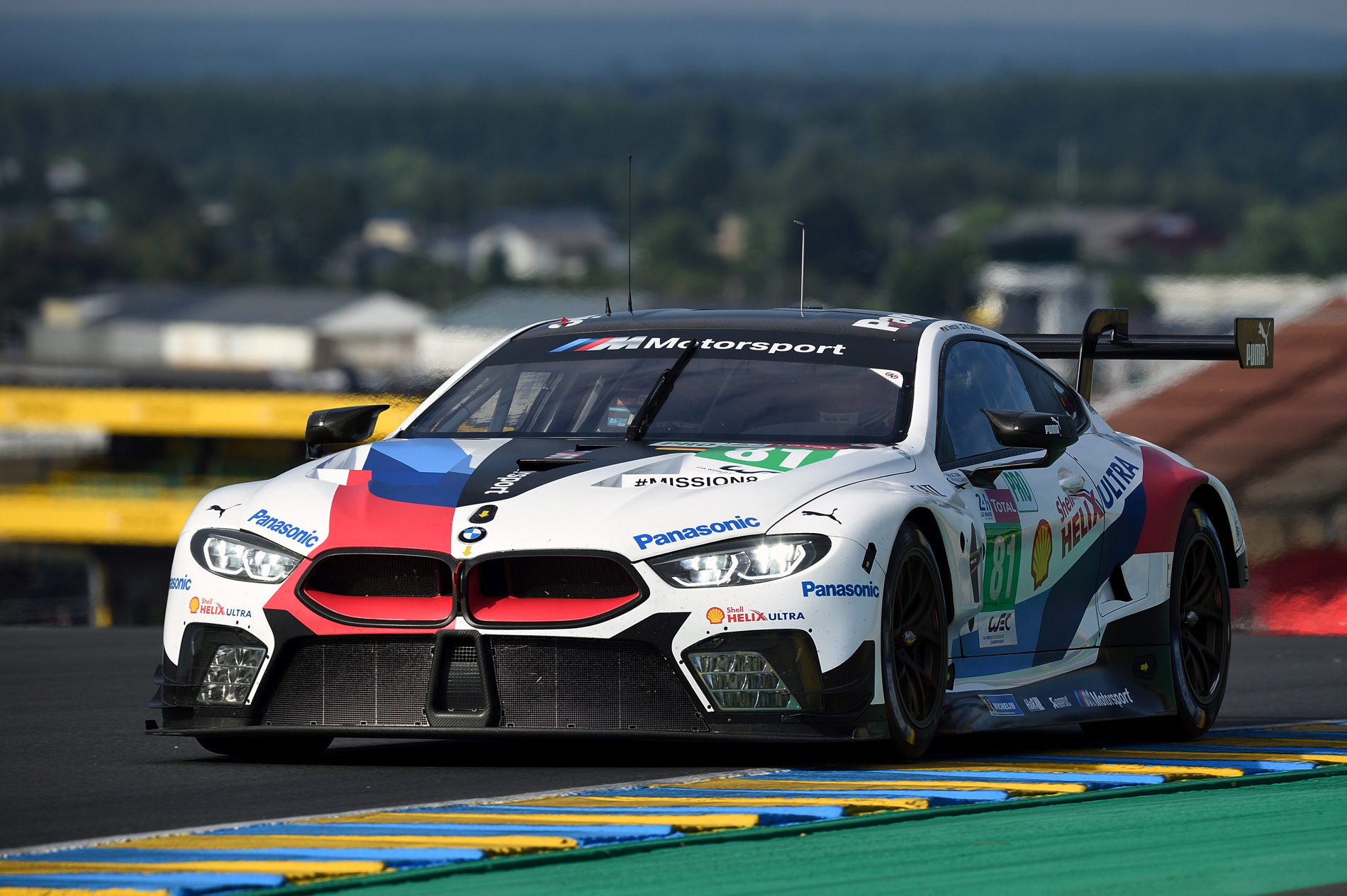 découvrez le modèle le mans v6, alliant puissance et élégance. plongez dans le monde de la performance automobile avec ce véhicule au design captivant et aux caractéristiques techniques impressionnantes. parfait pour les passionnés de conduite qui recherchent une expérience inoubliable sur route.