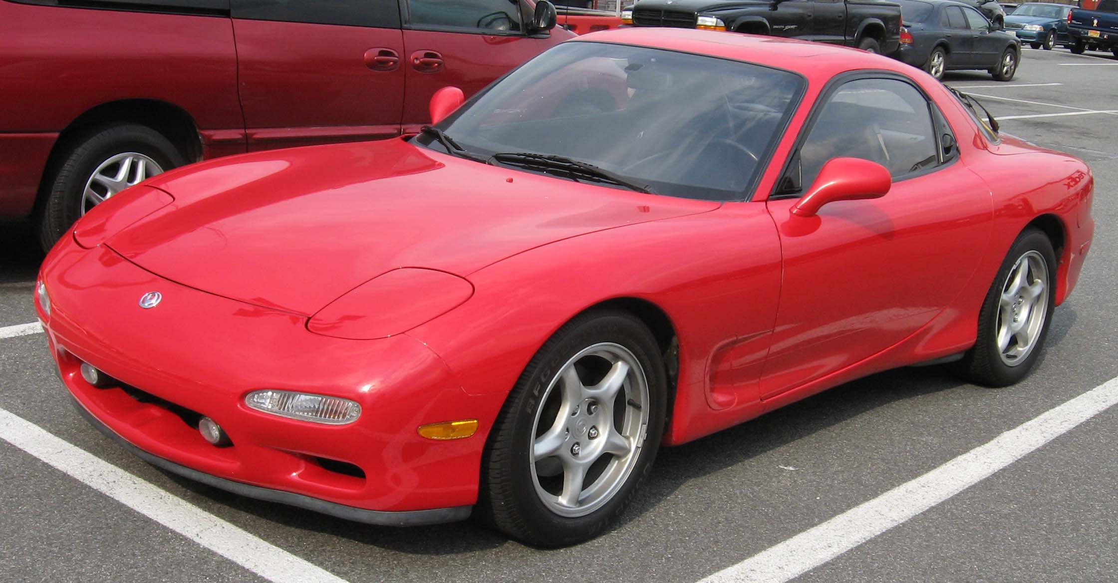 découvrez la mazda rx-7, une icône de la performance automobile. avec son moteur rotatif unique et son design élégant, cette voiture de sport offre une expérience de conduite inoubliable. explorez son héritage, ses caractéristiques techniques et les raisons qui la rendent si spéciale pour les passionnés d'automobiles.