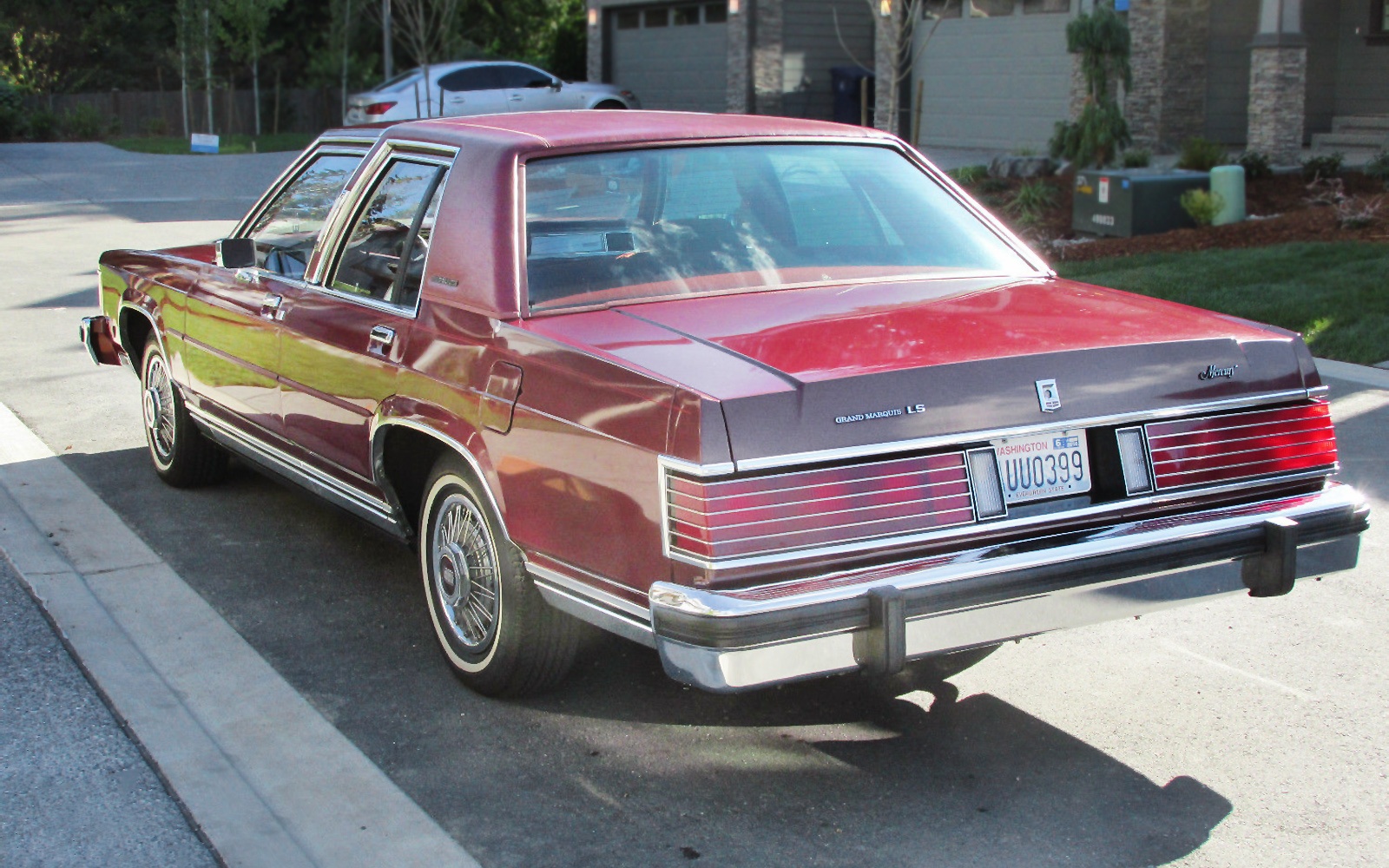 découvrez le mercury grand marquis, une berline pleine de style et de confort. avec son design intemporel et ses performances robustes, ce véhicule incarne l'élégance et la puissance sur la route. plongez dans l'univers de l'automobile classique avec le grand marquis.