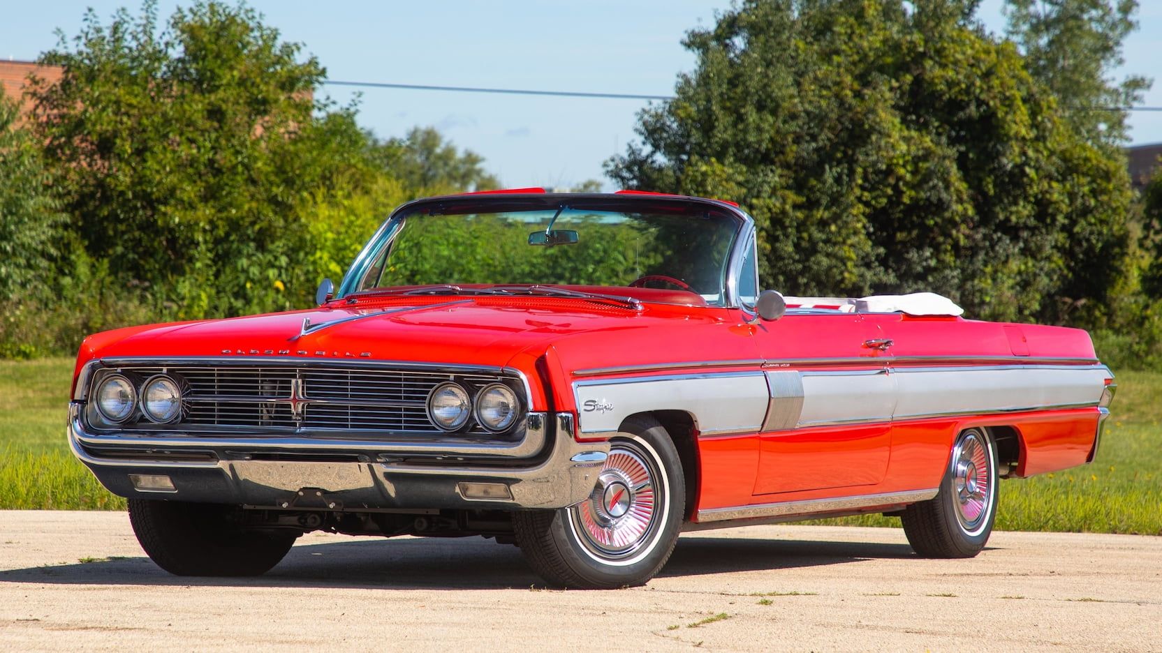 découvrez l'oldsmobile starfire, une voiture emblématique au design audacieux et aux performances impressionnantes. plongez dans l'histoire de ce modèle unique qui a marqué son époque grâce à son allure élégante et sa puissance sur la route.