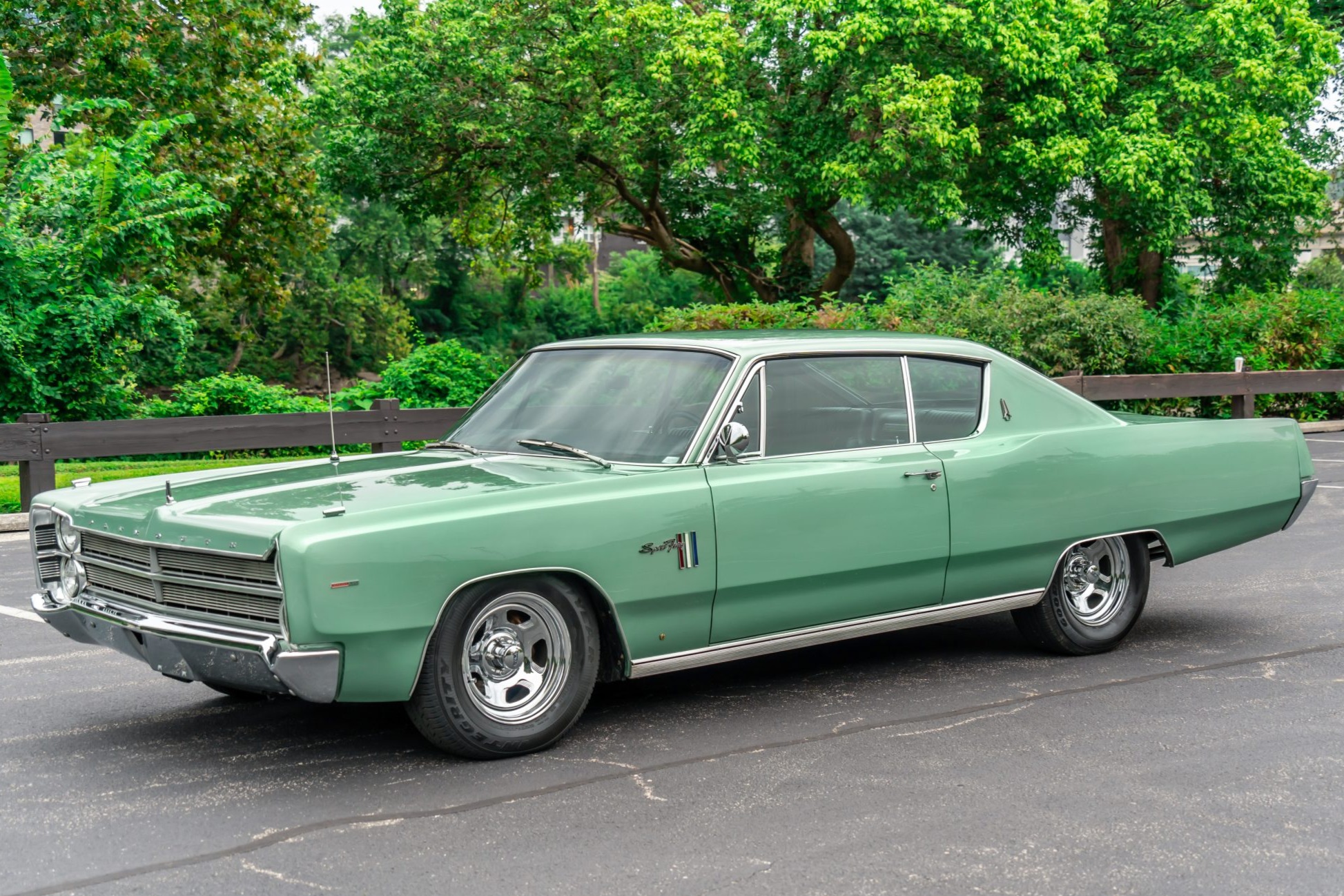 découvrez la plymouth fury, une icône de l'automobile américaine des années 1950 à 1970. alliant style rétro et performances puissantes, cette voiture s'affirme par son design audacieux et son histoire fascinante. plongez dans l'univers de la fury et explorez son héritage dans le monde des voitures classiques.