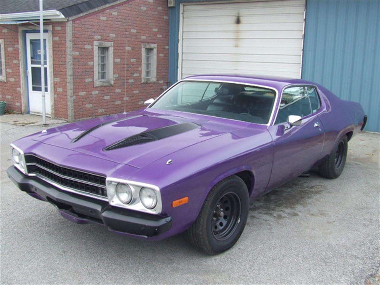 découvrez la plymouth satellite, une voiture emblématique des années 70, alliant élégance et performances. explorez son design unique, ses caractéristiques techniques impressionnantes et son héritage dans l'histoire de l'automobile. plongez dans l'univers de cette berline classique au style audacieux.