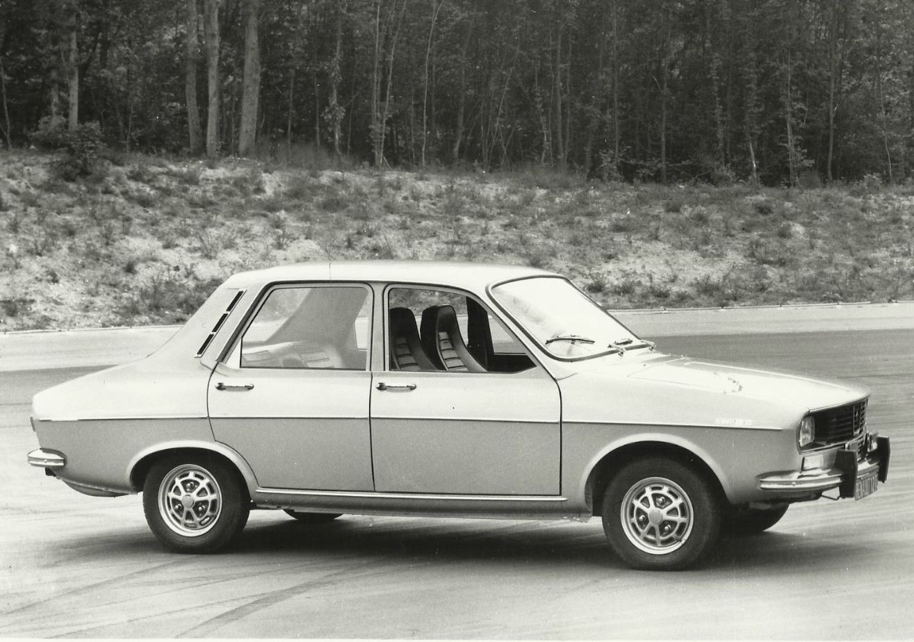 découvrez la renault 12, une voiture emblématique des années 70, alliant élégance et robustesse. explorez son design classique, ses performances fiables et son héritage dans l'histoire de l'automobile française. une référence pour les passionnés de voitures rétro.
