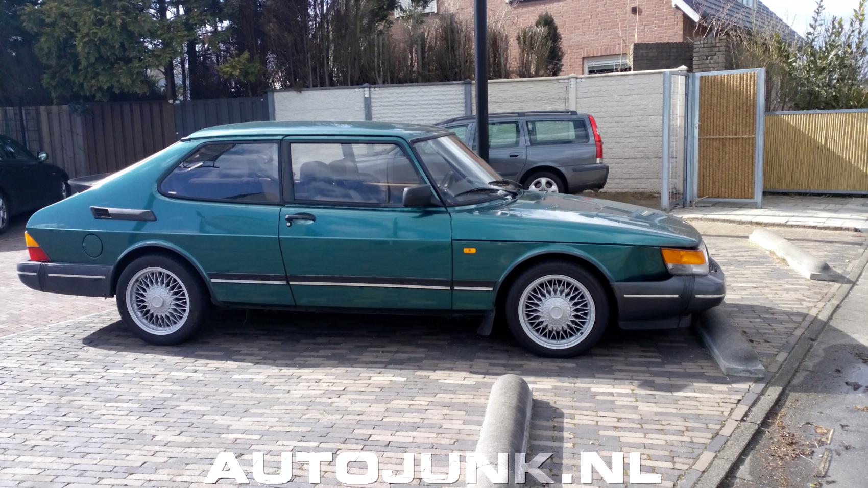découvrez la saab 900s, une berline emblématique alliant style suédois, confort et performance. plongez dans l'univers de cette voiture vintage qui a marqué son époque par son design audacieux et sa robustesse. explorez ses caractéristiques techniques, son histoire captivante et les raisons pour lesquelles elle reste prisée des passionnés d'automobiles.