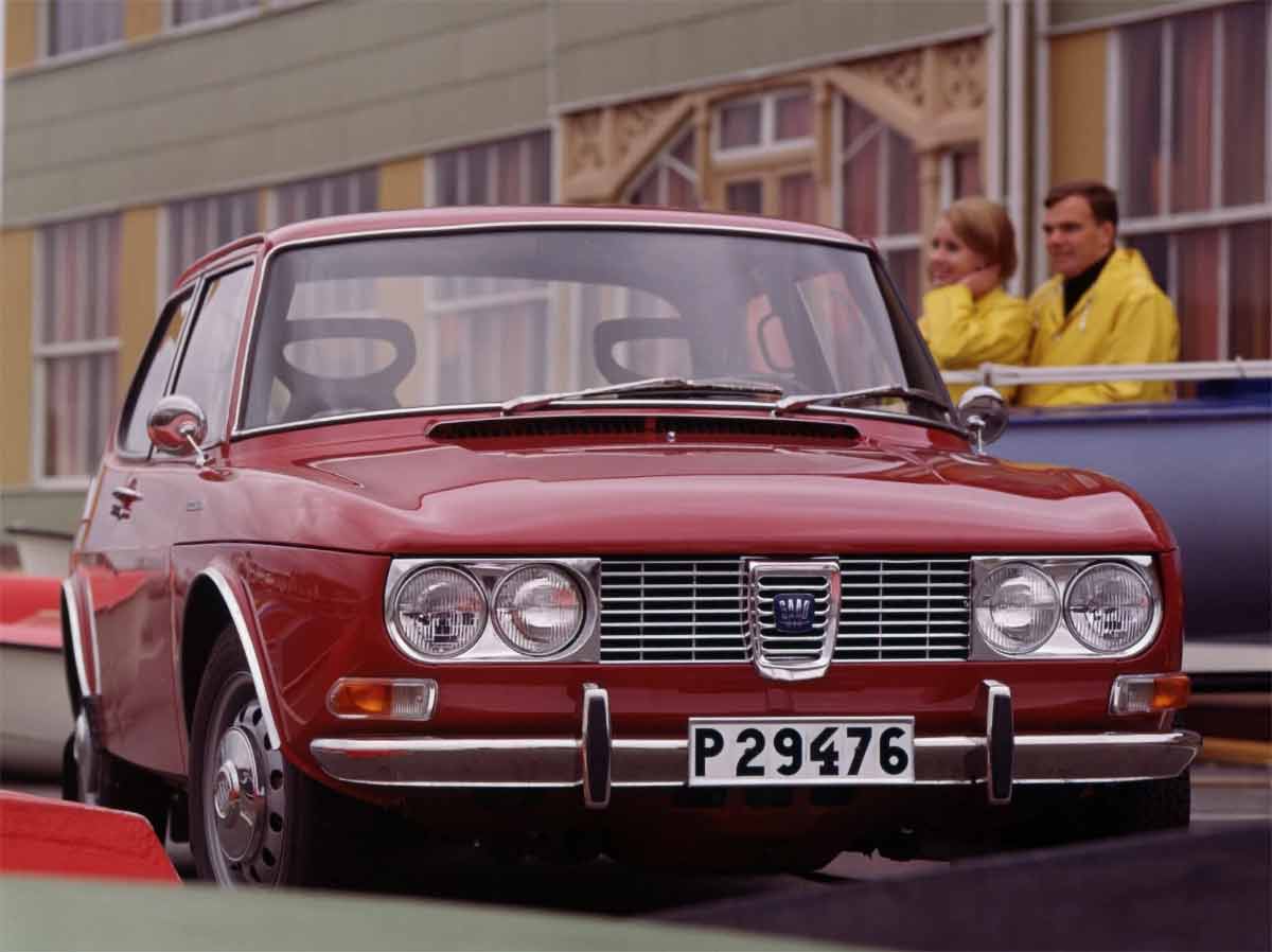 découvrez la saab 99, une berline emblématique qui allie design scandinave, performances exceptionnelles et confort inégalé. explorez son histoire, ses caractéristiques et pourquoi elle reste un symbole de l'ingénierie automobile suédoise.