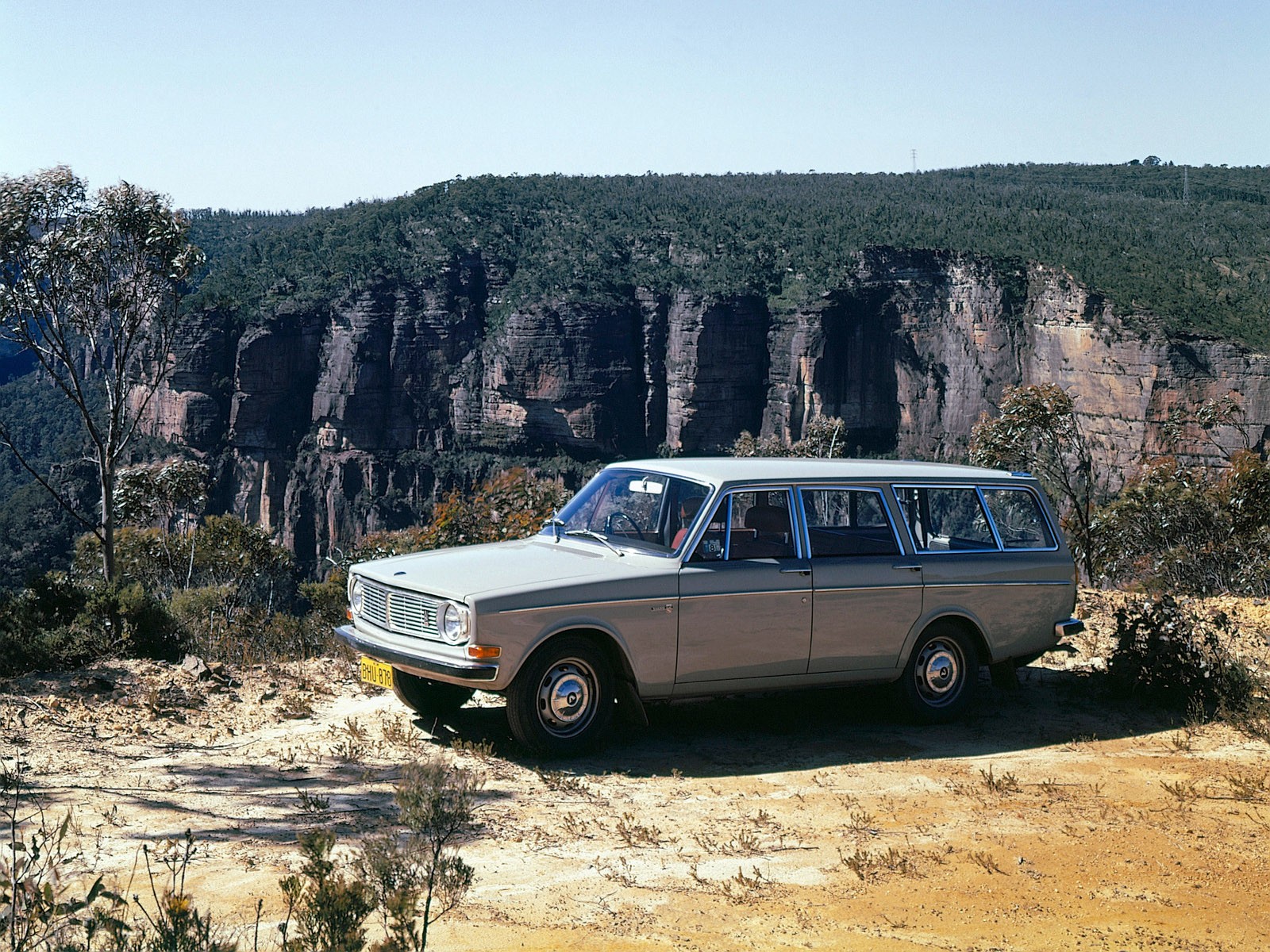 découvrez la volvo 145e, un véhicule élégant et spacieux qui allie performance, confort et technologie de pointe. profitez d'une conduite agréable et sécurisée tout en préservant l'environnement grâce à son moteur hybride innovant.