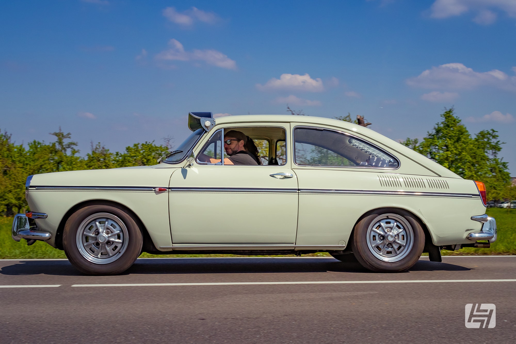 découvrez le vw type 3, une icône de l'automobile allemande, alliant design unique et performance. explorez son histoire, ses caractéristiques et pourquoi ce modèle classique continue de séduire les passionnés de voitures.
